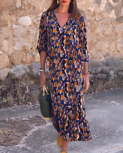 Jolien | V-hals jurk met retroprint