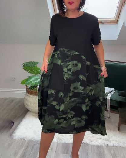 Suzanne l Patchworkjurk met Ronde Halslijn en Bloemenprint